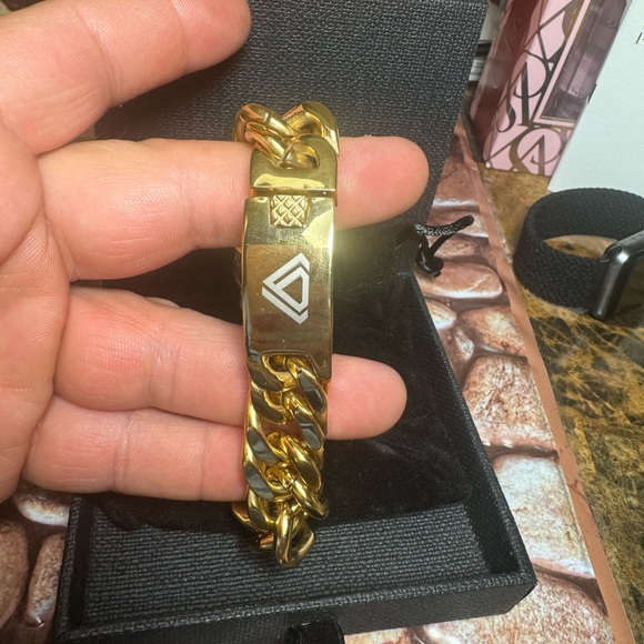 NWT 18K Gold Plated Chunky Link Thick Cuban Chain Statement Women's Bracelet - Picture 8 of 9